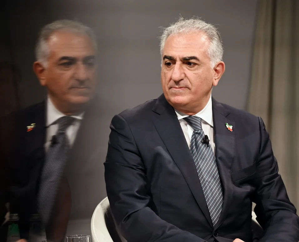 Fiul șahului iranian detronat i-a îndemnat pe protestatari să preia puterea prin forță.