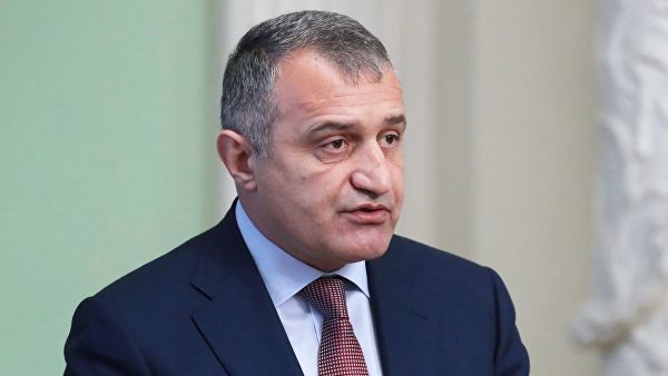 Глава Южной Осетии заявил, что не собирается воевать с Грузией.