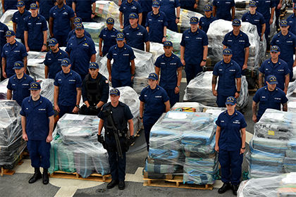 Вес запрещенного груза составляет свыше 29 тонн. Фото: Petty Officer 3rd Class Joel Guz / U.S. Coast Guard District 11 PAD
