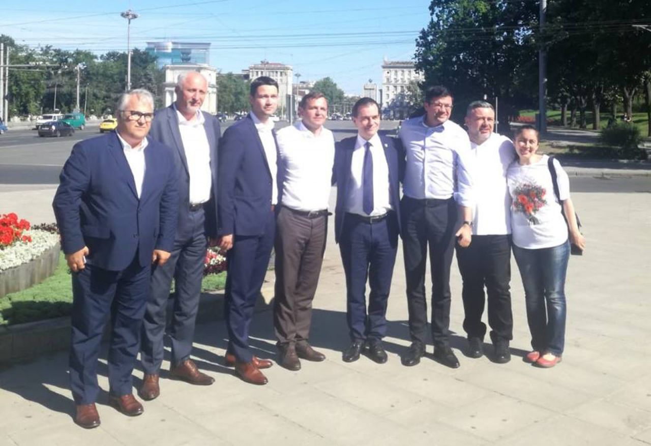 Представители Национал-либеральной партии встретились с Андреем Нэстасе. Фото: Facebook
