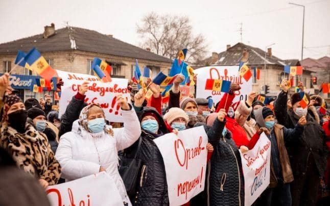 Жители Оргеева вышли на протест с требованием отставки правительства.