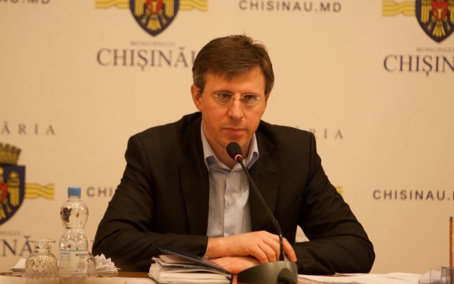Socialiștii îl acuză pe Chirtoacă că ar fi primit mită de la poliţişti