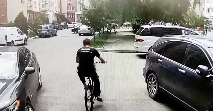 Полиция задержала жителя столицы за кражу велосипеда. Коллаж: Point.md.