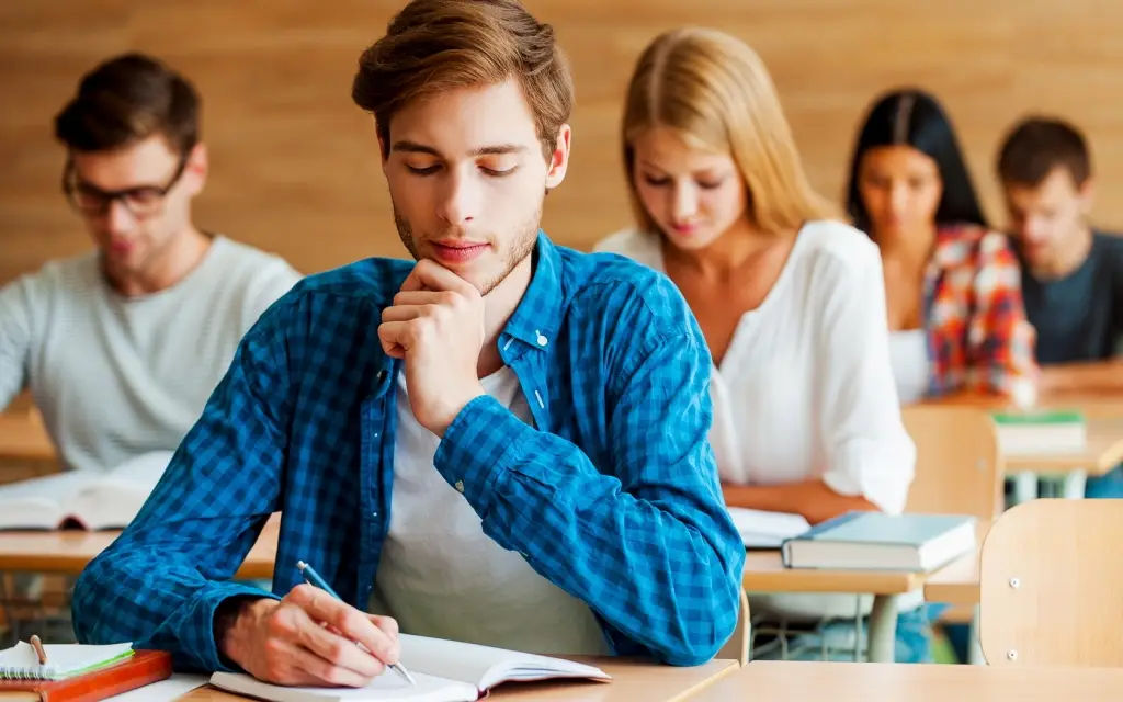 3.162 de candidați s-au înscris la sesiunea suplimentară pentru examenele de Bacalaureat.