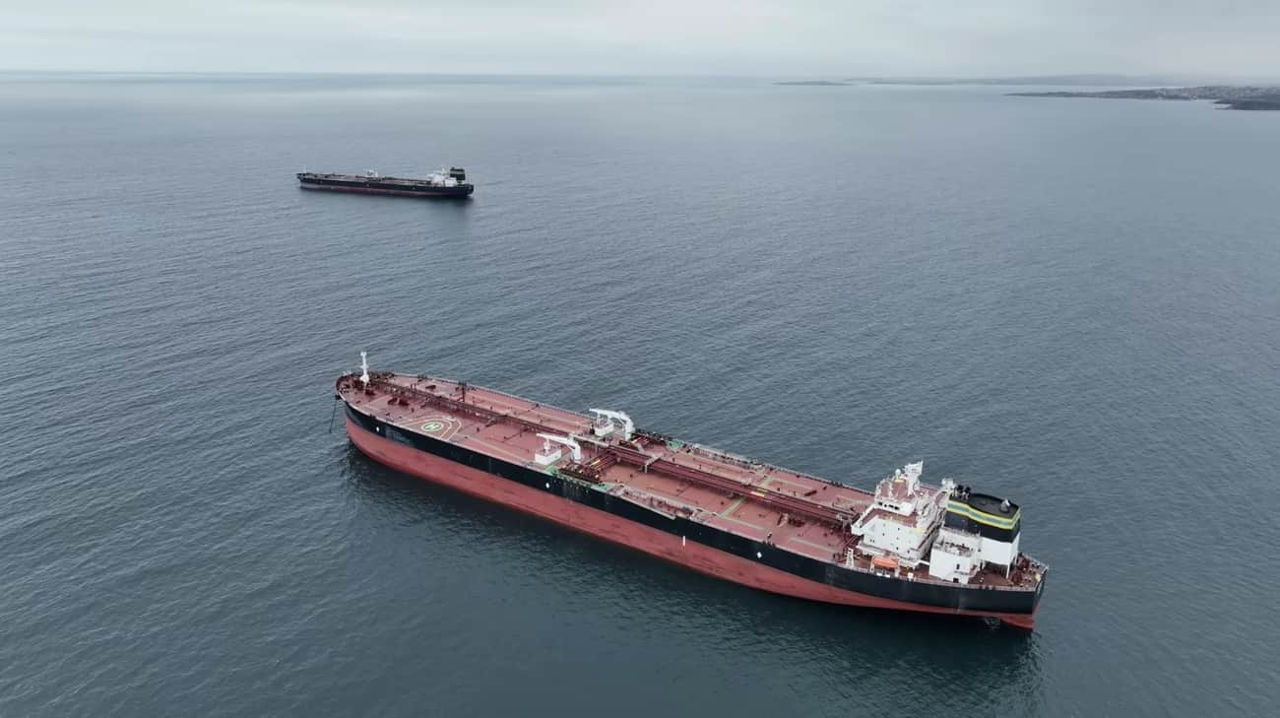 Британия вводит санкции против 100 танкеров российского теневого флота.