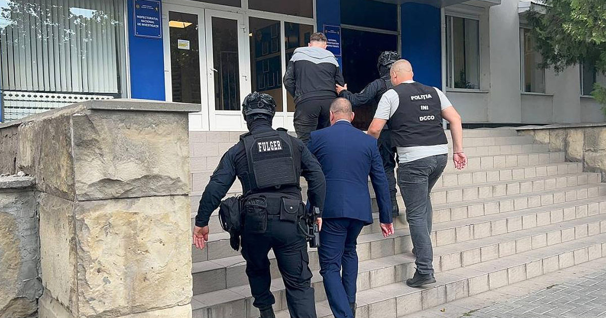 Doi suspecți implicați în fabricarea de euro falși, reținuți de Poliție.