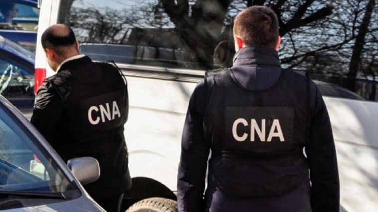Anchetator CNA, reținut de CNA.