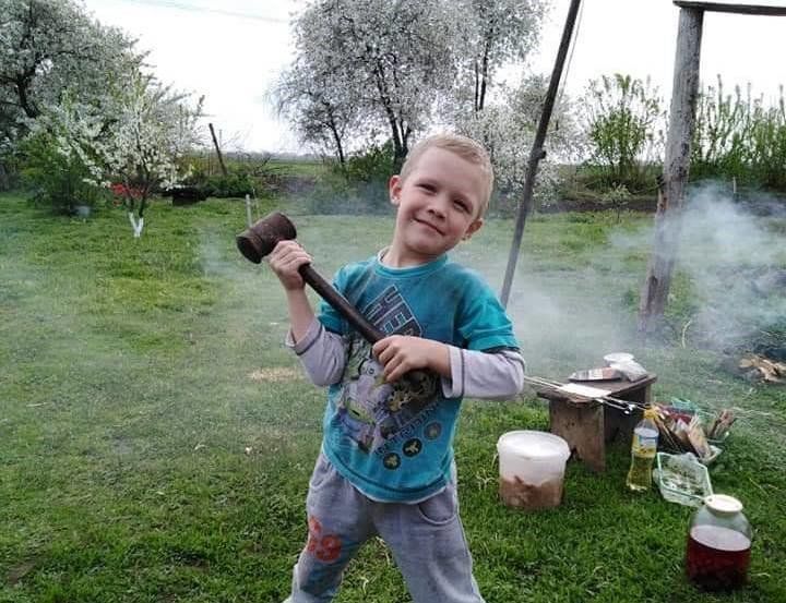 На Украине умер ребенок, раненный пьяными полицейскими.
