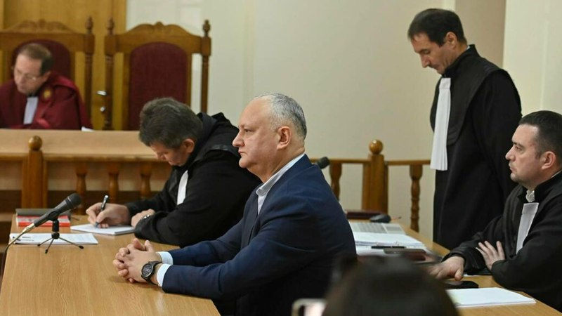 Игорь Додон остается под судебным контролем с запретом выезжать за Молдовы.