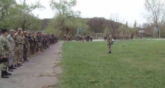 Ярош выступил перед бойцами на базе в Днепропетровской области.
