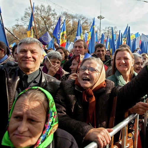 Весьма четкий посыл дают своим избирателям ЛДПМ, ЛП и ДПМ, приписывая себе главную удачу года — отмену визового режима с ЕС, а также подписание Соглашения об ассоциации с Евросоюзом.