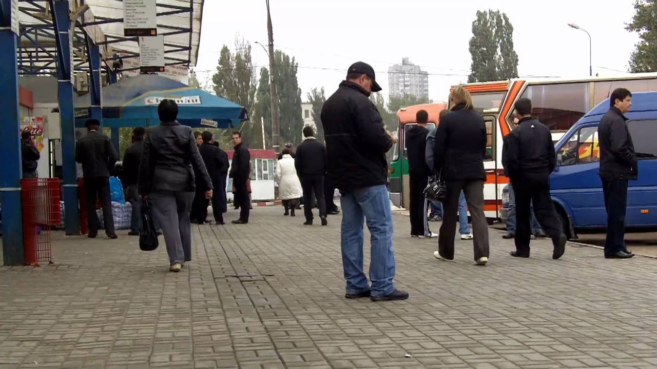 Pentru a face față fluxului de pasageri, administrația a pus pe linii, suplimentar, 60 de unități de transport. Foto: youtube.com