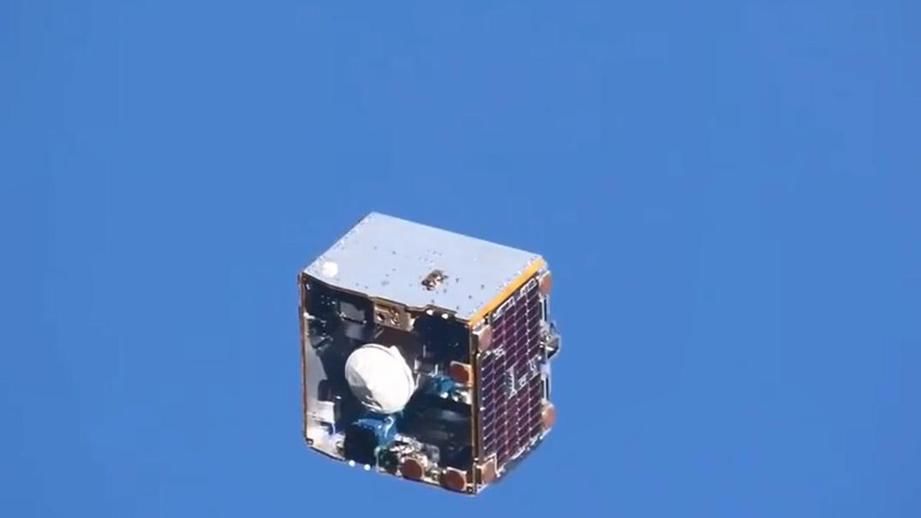 Аппарат называется «RemoveDEBRIS» и он должен заняться удалением космического мусора, пишет Airbus.