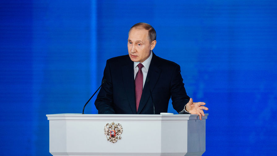 По словам Путина, новая ракета обладает неограниченным радиусом действия и непредсказуемой траекторией полета.
