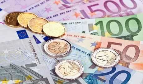 UE a înregistrat un excedent al balanţei comerciale de opt miliarde de euro.