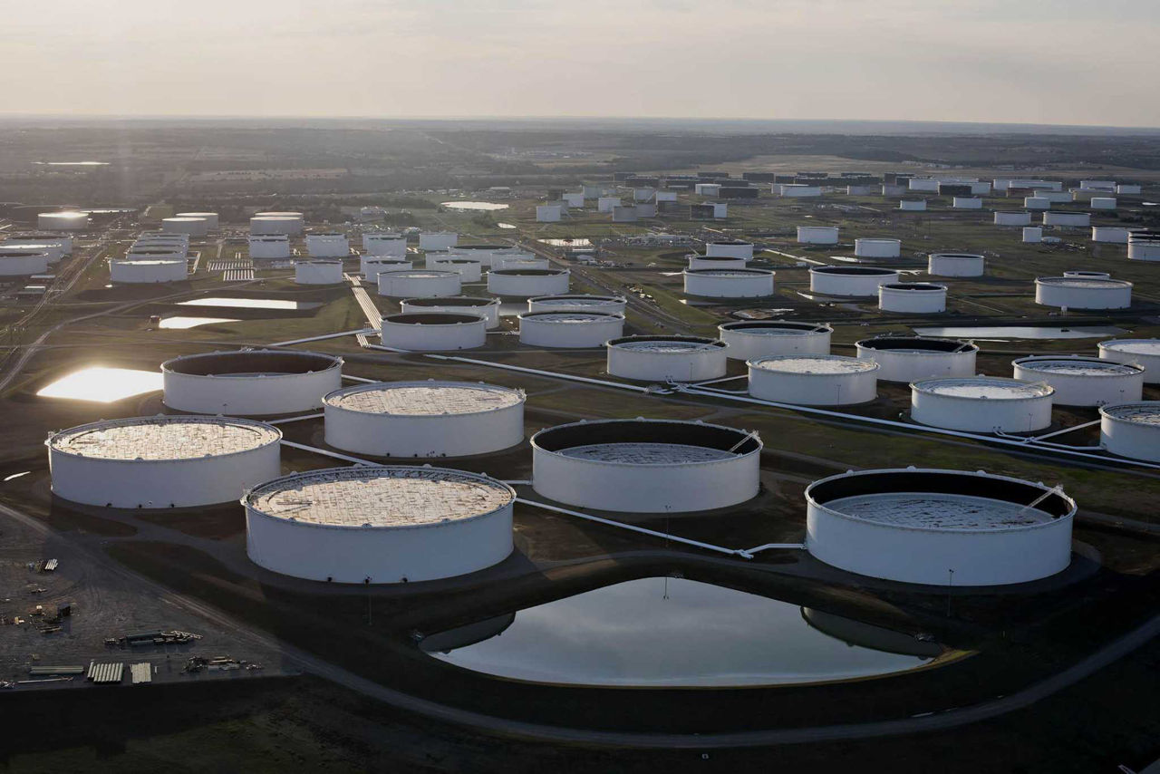 Запасы нефти в США за неделю снизились на 5,1 млн баррелей.
