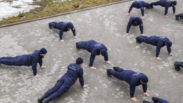 Пограничная полиция приняла участие во флешмобе "22 Push-up Challenge".