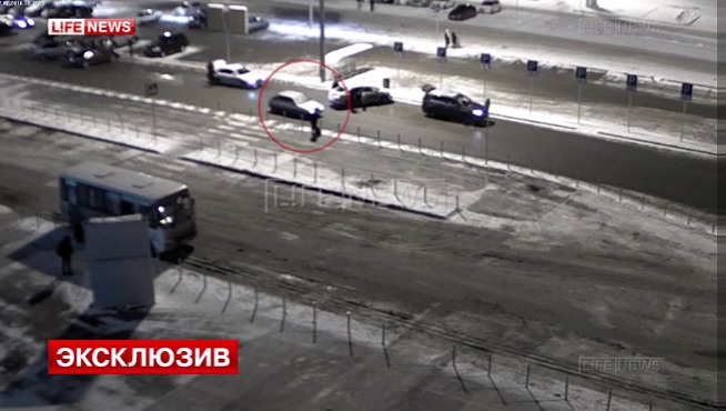 Житель Екатеринбурга летел в Сургут за партией шуб по просьбе своей родственницы-предпринимательницы.