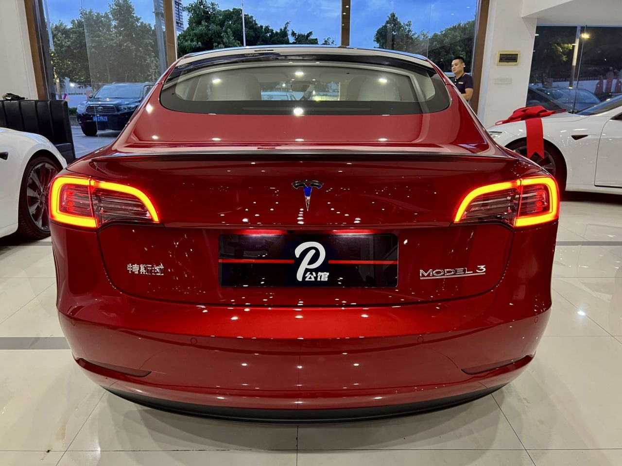 Tesla в прошлом году увеличила поставки электромобилей на 38% в год.