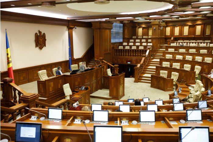 Мобильная бригада врачей проведет вакцинацию сотрудников Законодательного собрания.