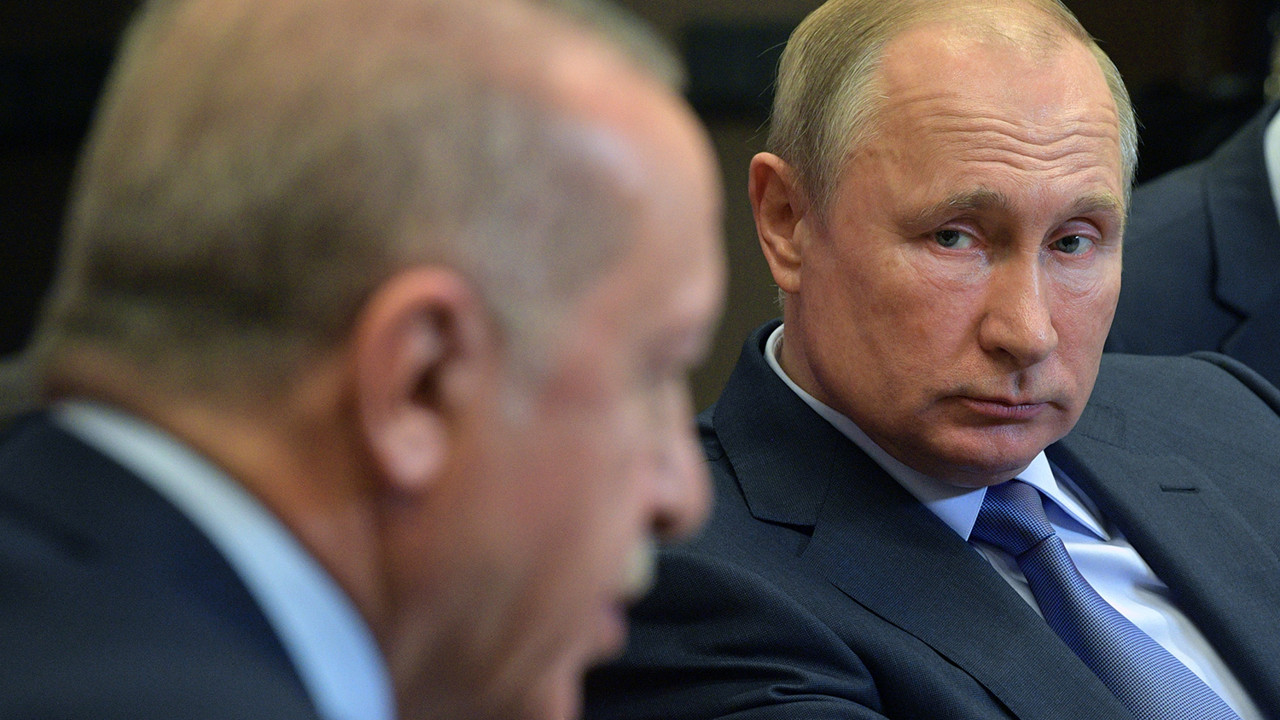 Эрдоган заявил Путину, что не признает шагов против целостности Украины.
