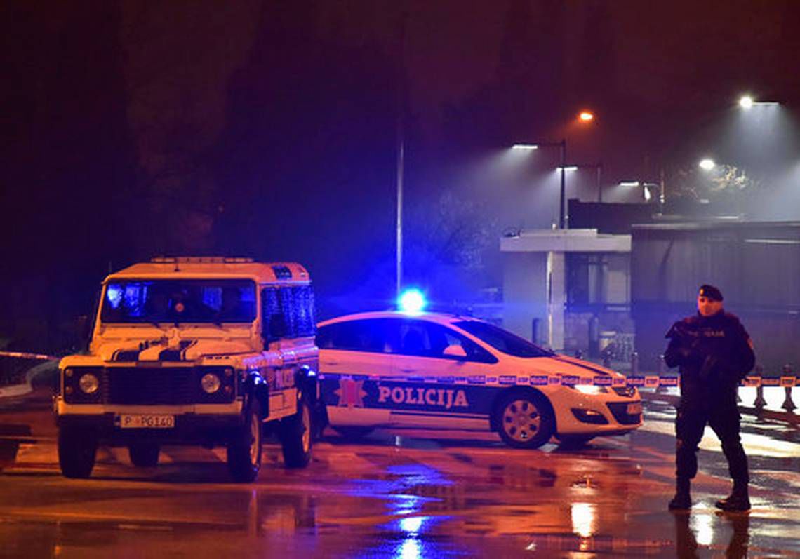 Atac în Muntenegru: Un bărbat s-a sinucis în fața ambasadei SUA. Foto: romanialibera.ro