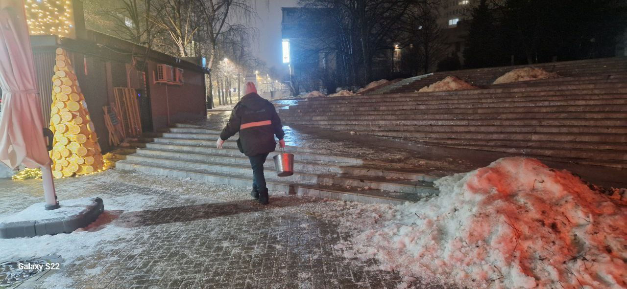 Гололёд и мокрый снег в Кишинёве: муниципальные службы работают в усиленном режиме.