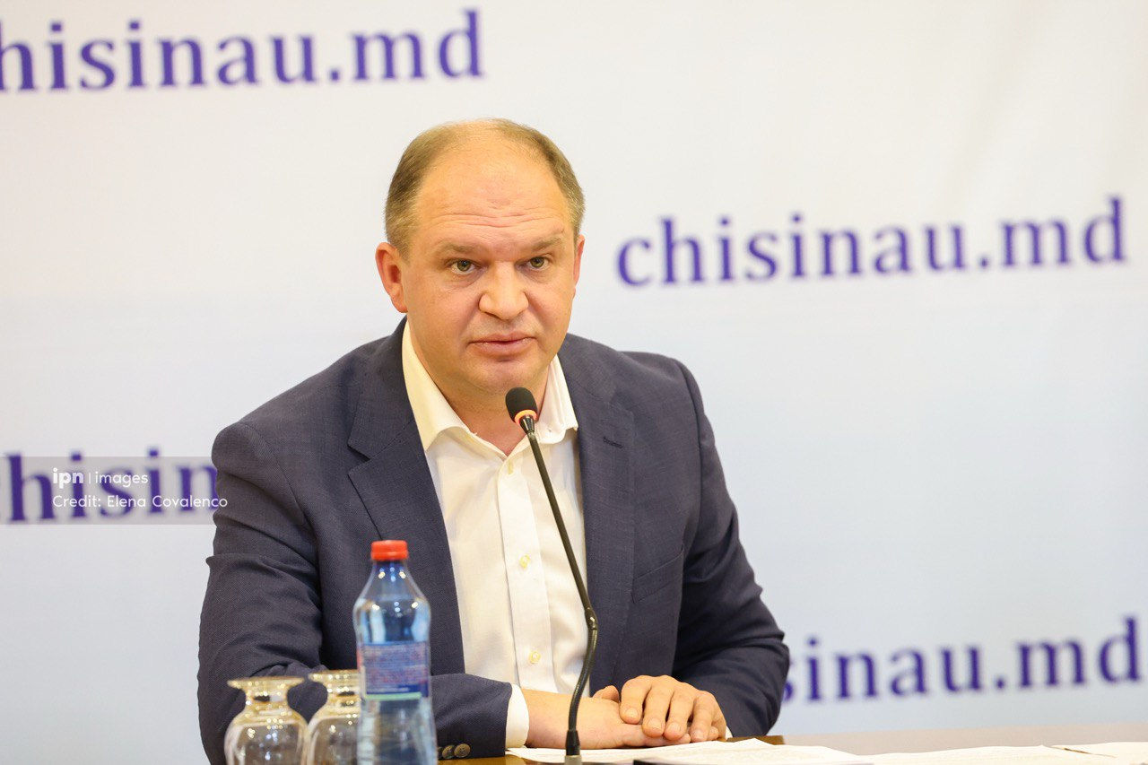 Ion Ceban cere Guvernului să permită oamenilor să stea acasă vineri din cauza vremii.