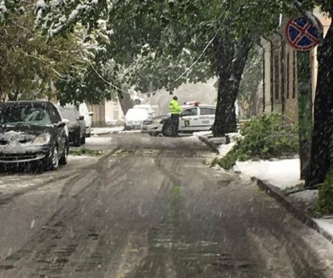  INP recomanda soferilor sa se deplaseze doar in caz de urgenta, iar daca totusi iesiti din casa cu masina, solicitam maxima prudenta. 