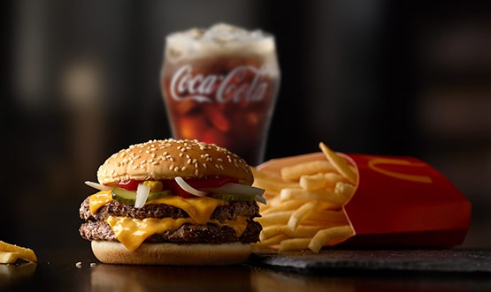 Atenție! Cum te păcălesc angajaţii de la McDonald’s. Foto: McDonald's