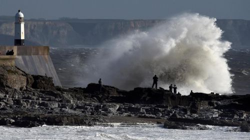 Cea mai puternică furtună din ultimii 50 de ani, Ofelia, a făcut ravagii în Irlanda.