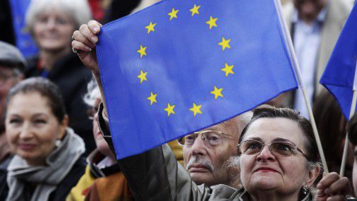 После ратификации Соглашения об ассоциации с ЕС Парламент Молдовы умер, а политики ринулись в предвыборную кампанию.