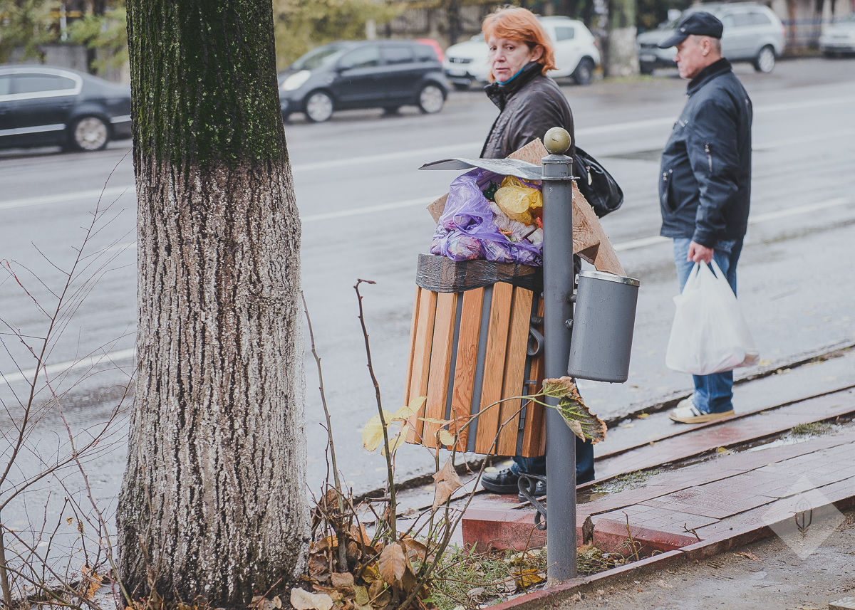 Вместо необходимых 10 тыс. урн в городе установлены только 2 тыс. Фото: BRW.md