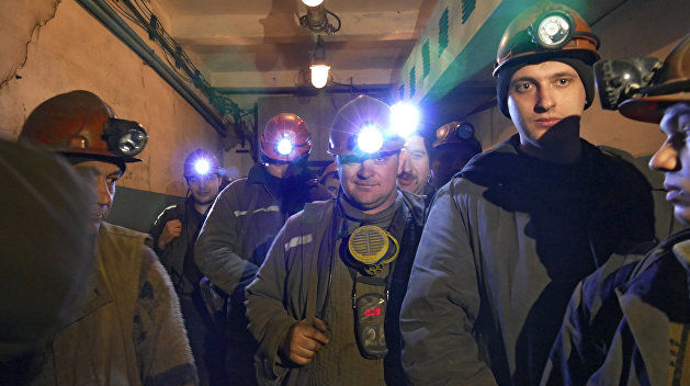 На Украине шахтеры объявили голодовку из-за долгов по зарплате.