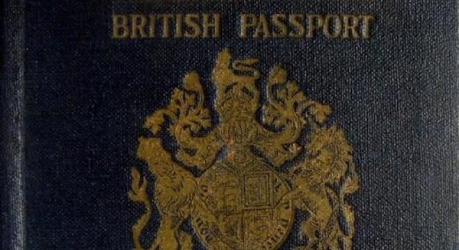 Primele paşapoarte britanice din perioada post-Brexit vor fi fabricate în Franţa.