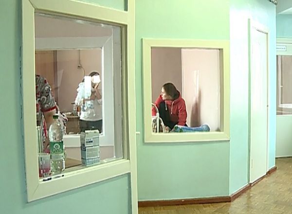 Il tratau de pneumonie, in timp ce copilul avea doar nasul infundat. Este confesiunea unei mame careia, cand a fost internata cu micutul in spital, i s-a spus ca acesta are o forma grava de pneumonie.