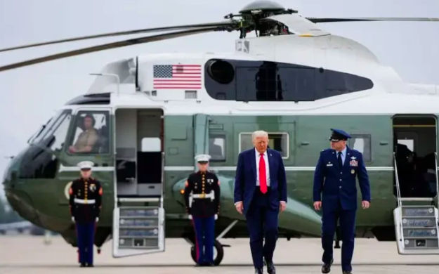 В США ужесточают правила полетов после инцидента с вертолетом Трампа.
