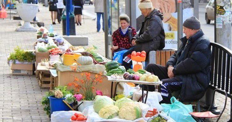 В столице процветает уличная торговля. 