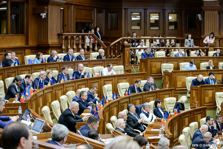 ПДС, ППДП и ДПМ считают, что ЧП могут продлить для того, чтобы отложить дату выборов.