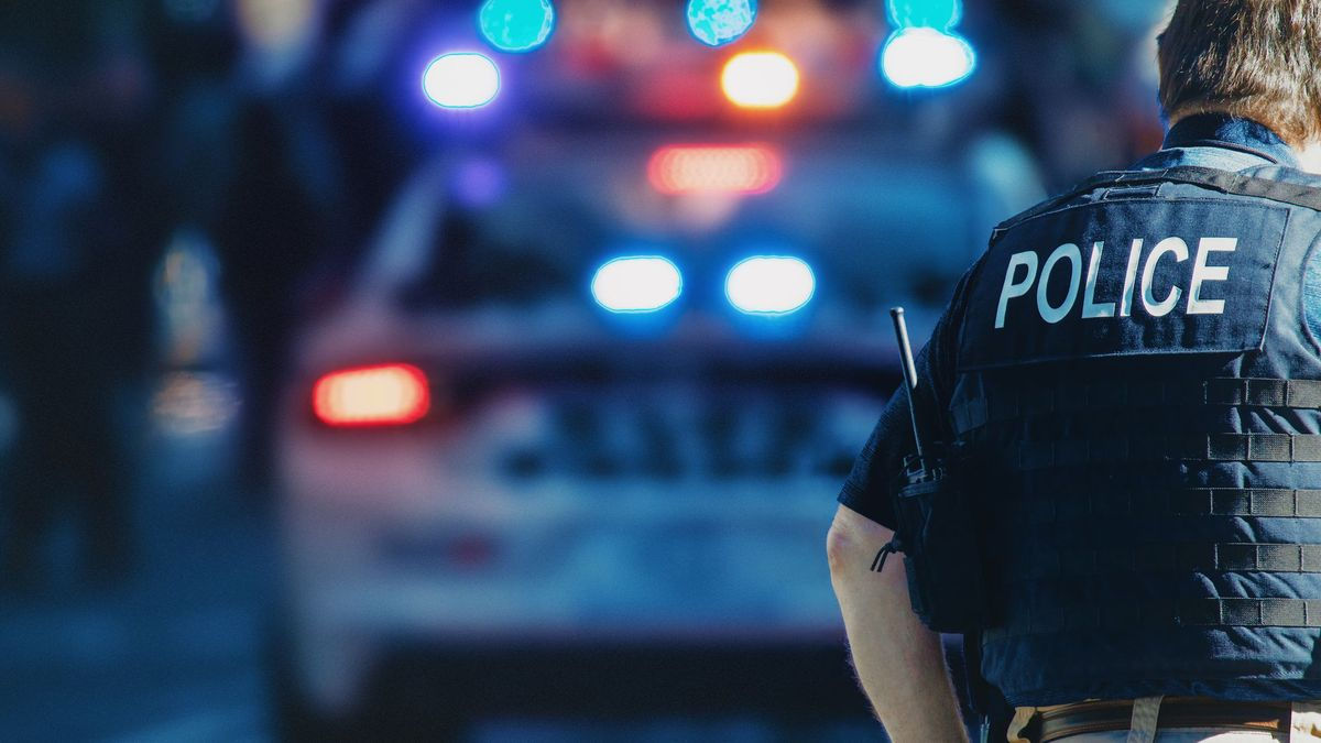 Un bărbat care a amenințat că îi va tăia capul fiului lui Trump, reținut de polițiști.