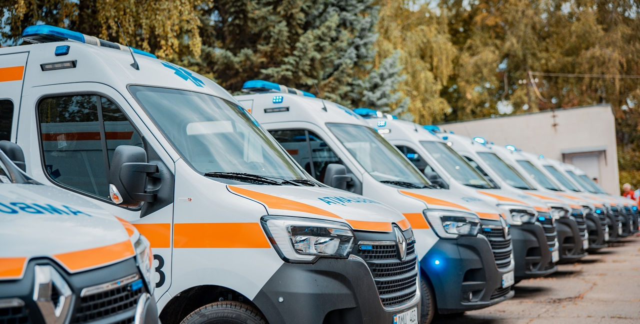 Echipajele de ambulanță răspund anual la aproximativ un milion de apeluri.