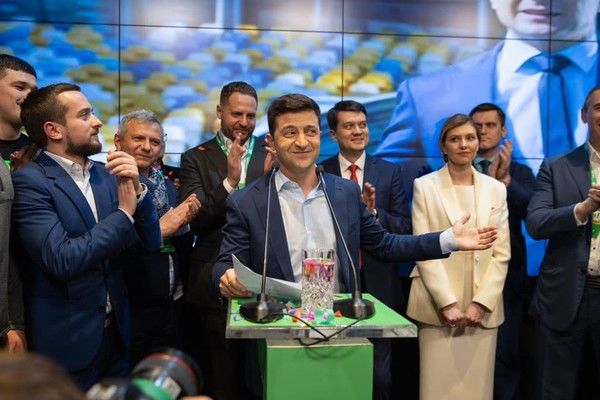 Украинский журналист заявил, что партия Зеленского «Слуга народа» полностью зависит от США.