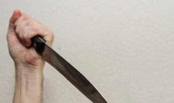 Suspectul în vârstă de 52 de ani a fost reţinut şi riscă până la 15 ani de puşcărie. 