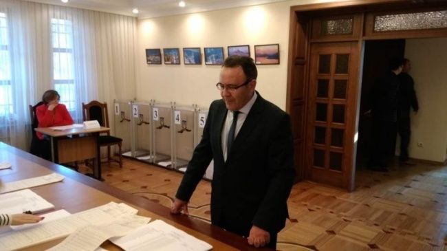 Чрезвычайный и полномочный посол Украины в Кишиневе Иван Гнатишин.