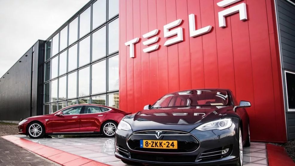 Tesla пытается оспорить нарушение трудового законодательства США.