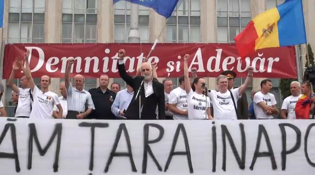 Протестующие снова повторили свои требования, выдвинутые властям страны.