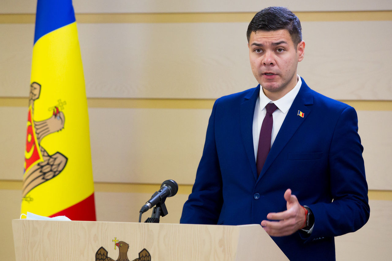 Член комиссии парламента Молдовы по культуре, образованию, науке, молодежи, спорту и СМИ Никита Цуркан.