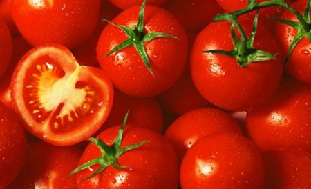 Vînzătorii explică preţurile ridicate la legume prin seceta puternică şi cheltuielile mari pentru irigaţie