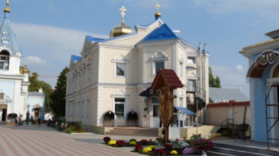 По словам служащих церкви, ограбление было совершено вчера, в первой половине дня.
