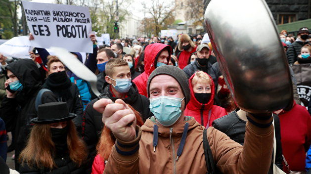 В Одесской области протестующие перекрыли дорогу из-за карантина.